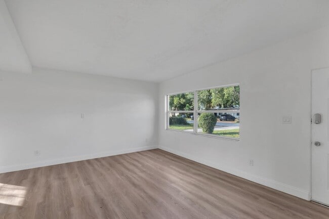 Foto del edificio - 833 Pinedale Ave