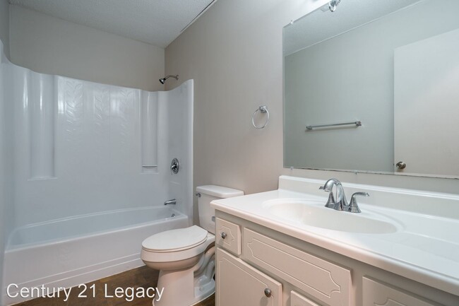 Building Photo - 2 br, 1 bath House - 142 Meredith Circle #10