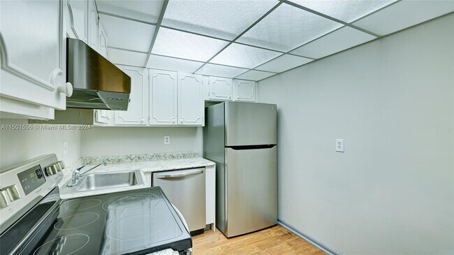 Foto del edificio - 460 NW 20th St