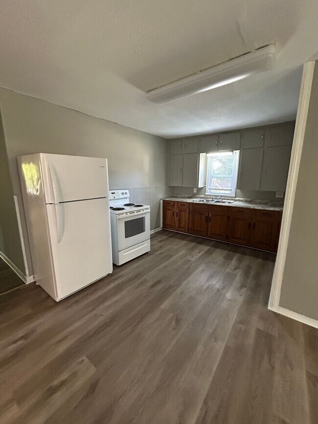 Foto del edificio - Very Nice 3BR / 1 1/2BA House on Large Cor...