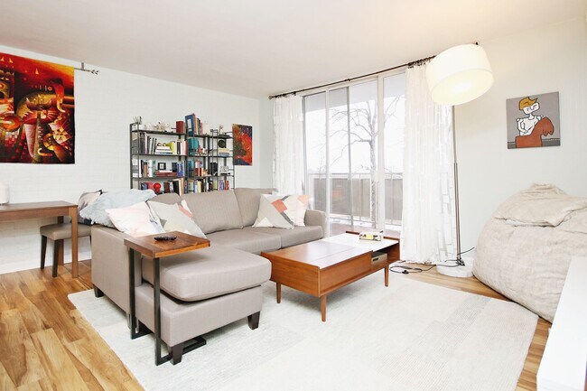 Foto del edificio - Furnished 1800 JPA Apartment Near UVA