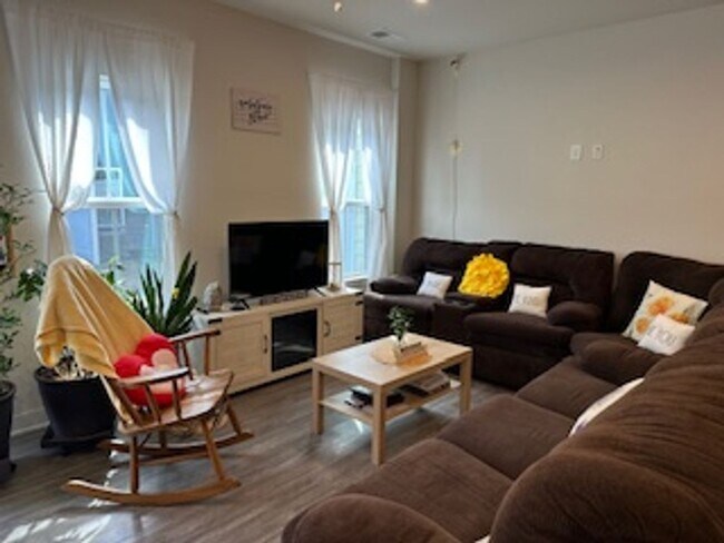 Building Photo - Chesapeake-Townhouse-Cardinal Meadows-3BR-2.5BA-1 Car Garage