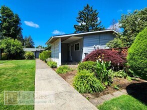 Building Photo - 1117 NE 181st Ave