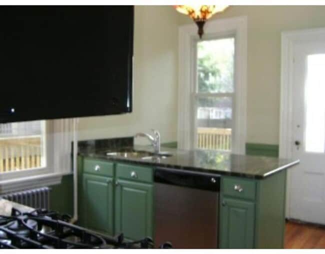 Building Photo - Monthly Promo: Get $1,000 upon closing!!  XL Frat House with Massive Backyard. 4 Parking Included