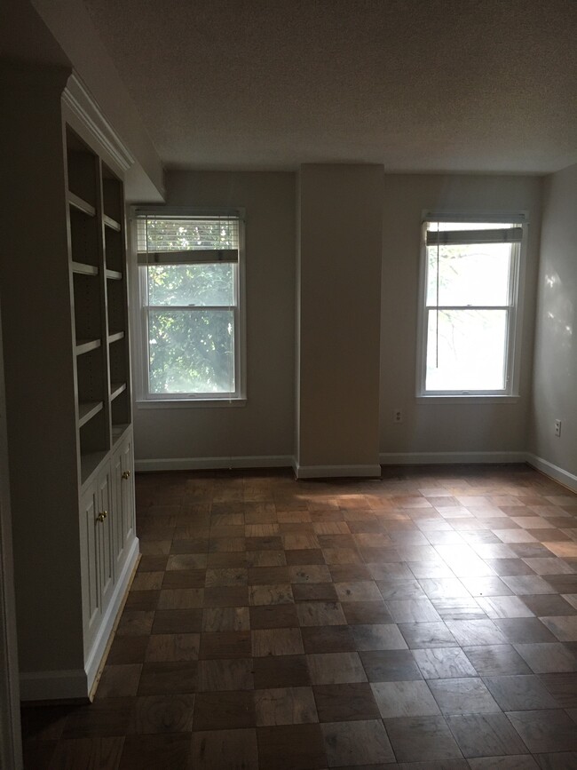 bedroom - 800 S Saint Asaph St