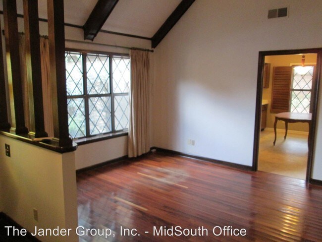 Building Photo - 1602 Golf Links Dr