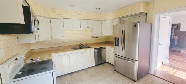 Foto del edificio - COMING SOON!! Home For Rent