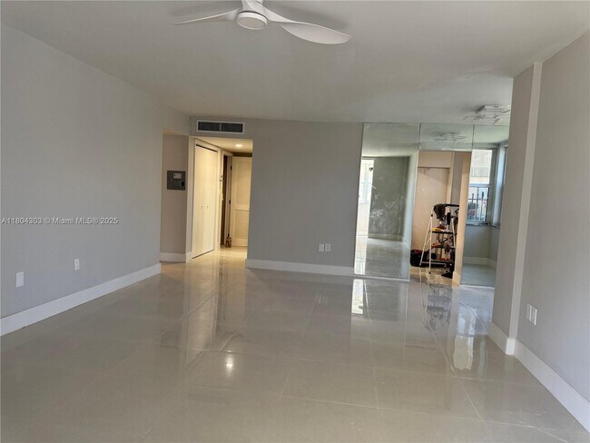 Building Photo - 16450 Miami Dr