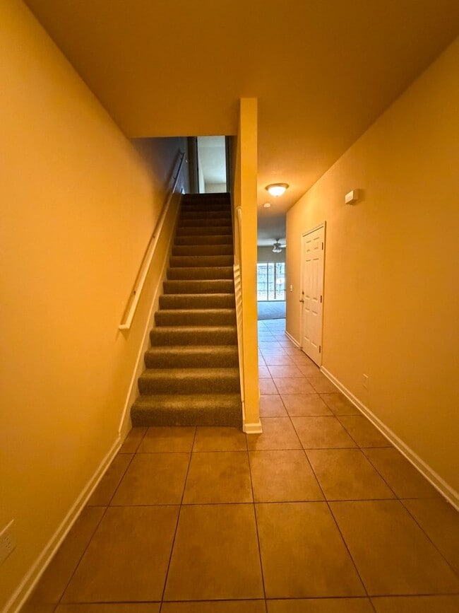 Foto del edificio - 150 Iron Horse Dr E