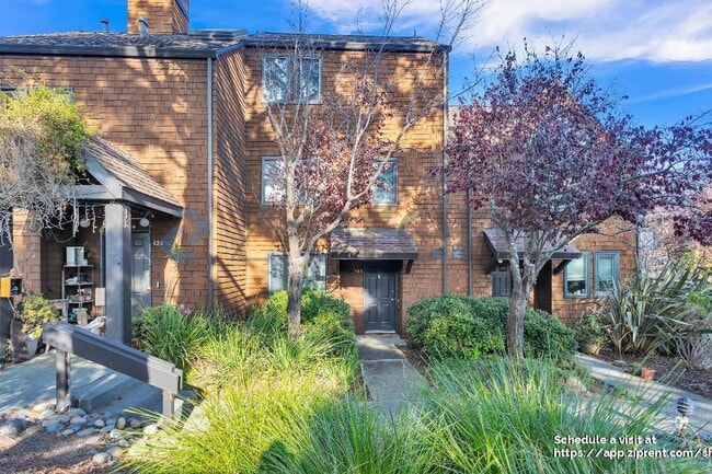 Building Photo - 123 Buckelew St