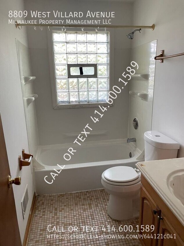 Building Photo - Nice 2 bedroom with off street parking inc...