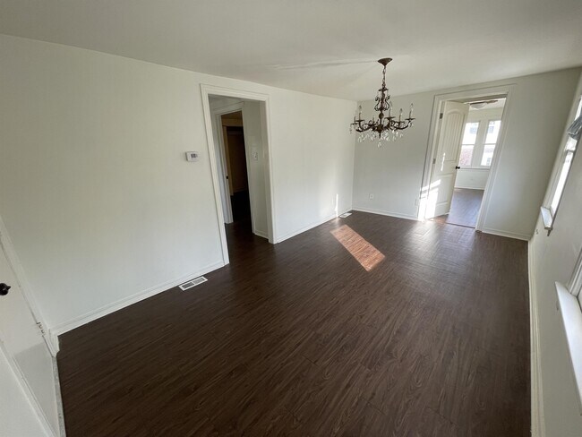 Building Photo - 2313 Dodson Ave
