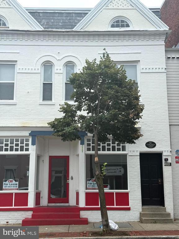 Building Photo - 106 S Market St