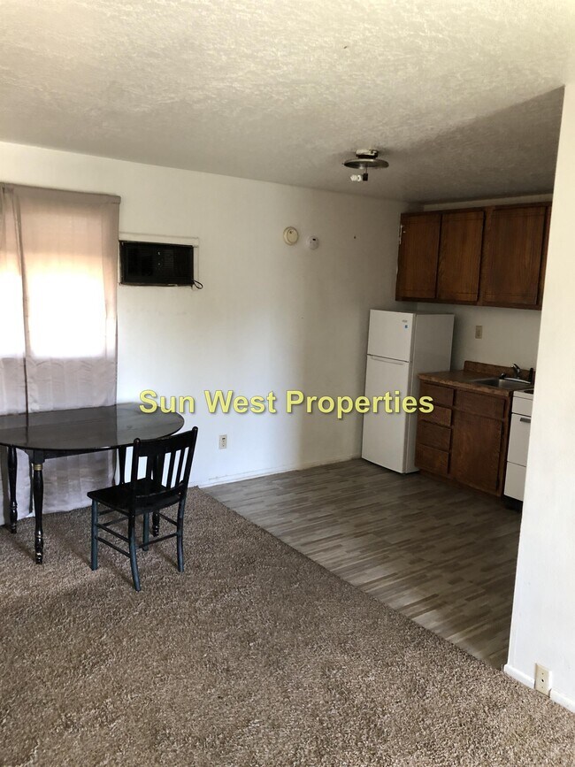 Foto del edificio - 905 Walnut Dr