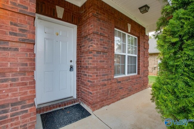 Building Photo - 112 Autumn Branch Dr