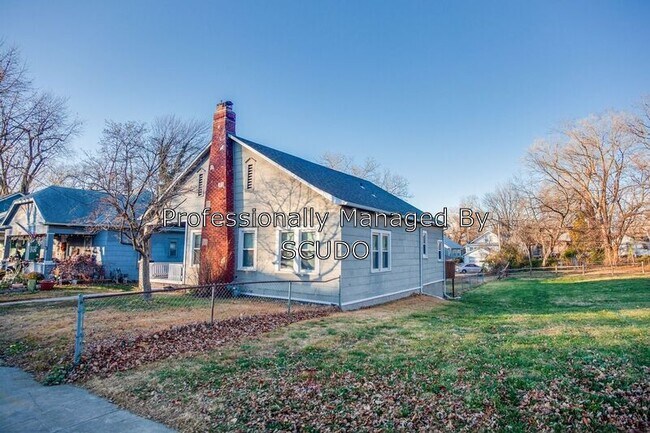 Building Photo - 126 E Elm St