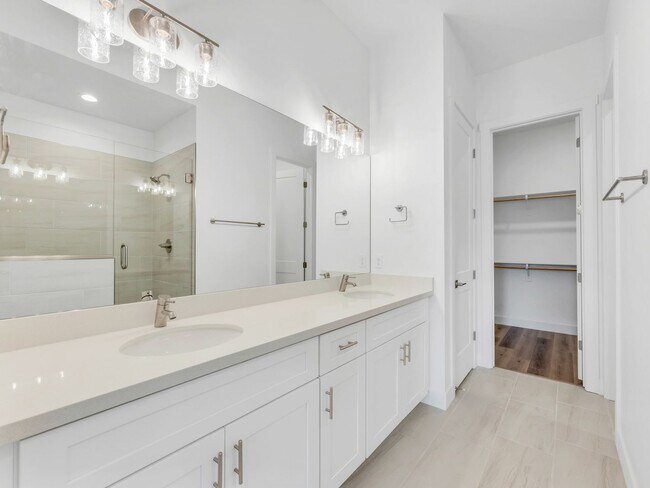 Building Photo - Gorgeous New Property