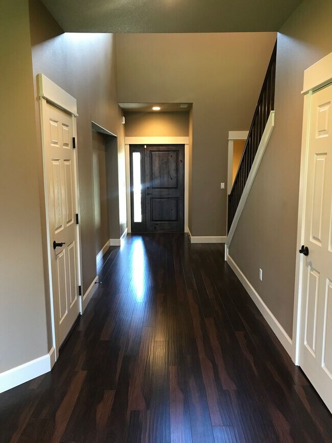 Foto del edificio - 3527 Northeast Crystal Springs Drive