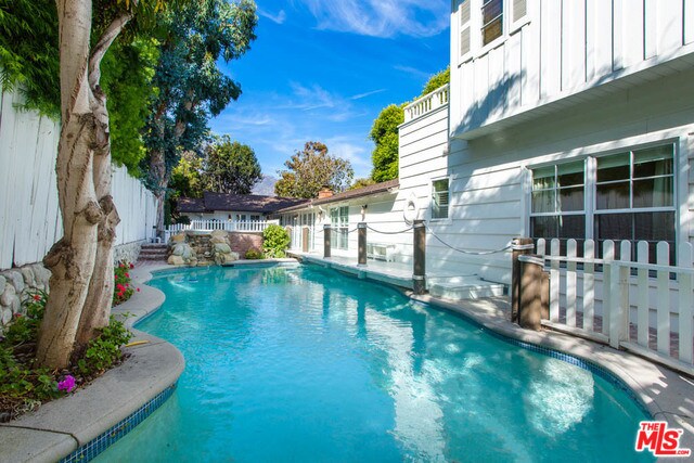 Foto del edificio - 23561 Malibu Colony Rd