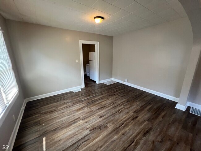 Foto del edificio - 894 N Gladstone Ave
