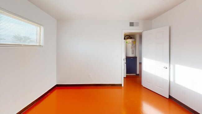 Building Photo - 3410 Vail Ave SE