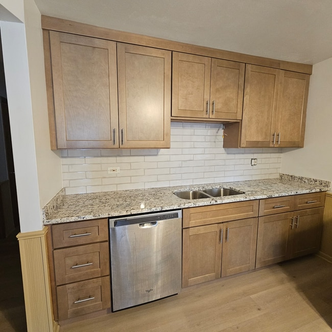 Foto del edificio - 8611 W Summerdale Ave