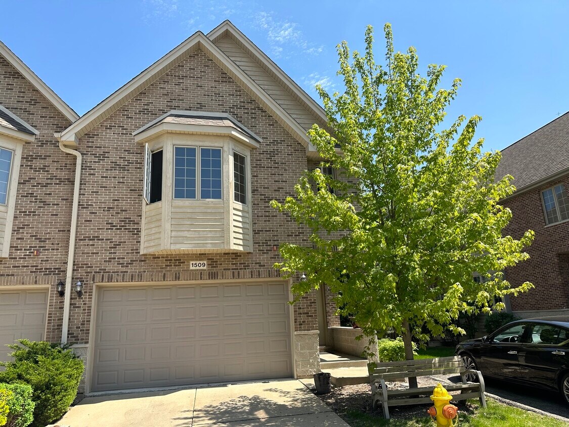Primary Photo - 1509 Stonegate Manor