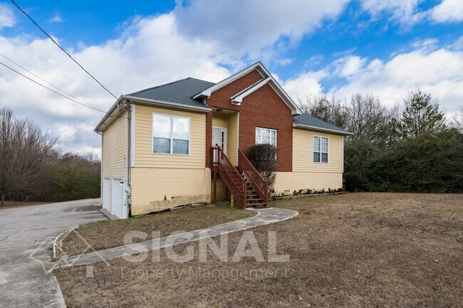 Building Photo - 4811 Mariana St N