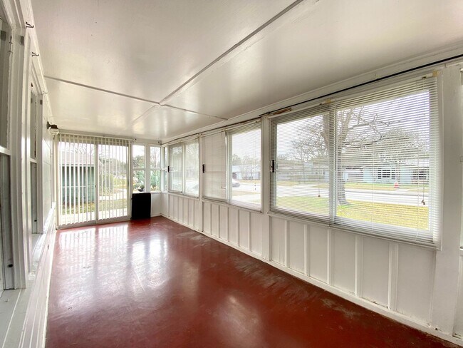 Building Photo - 3 Bedroom/2 Bath Northridge Park Subdivision