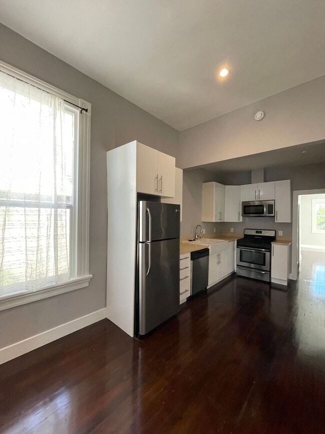 Photo - 1/2 Off First Month's Rent, 5Bdrm, 2Bath House