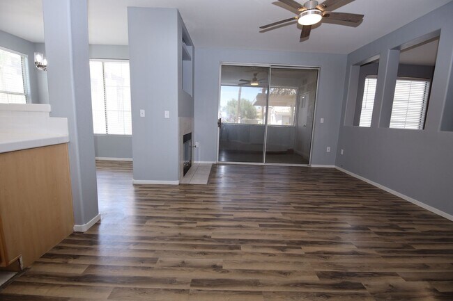 Foto del edificio - First Floor Condo in Green Valley!
