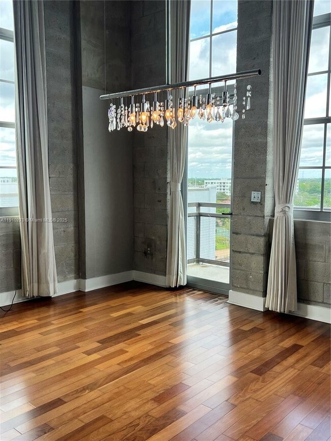 Building Photo - 2300 NE 33rd Ave