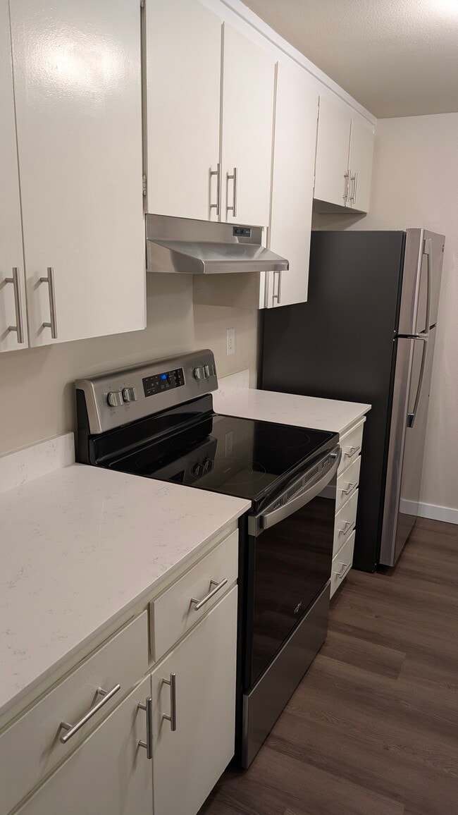 Nearly new flat-top range - 12817 4th Dr SE