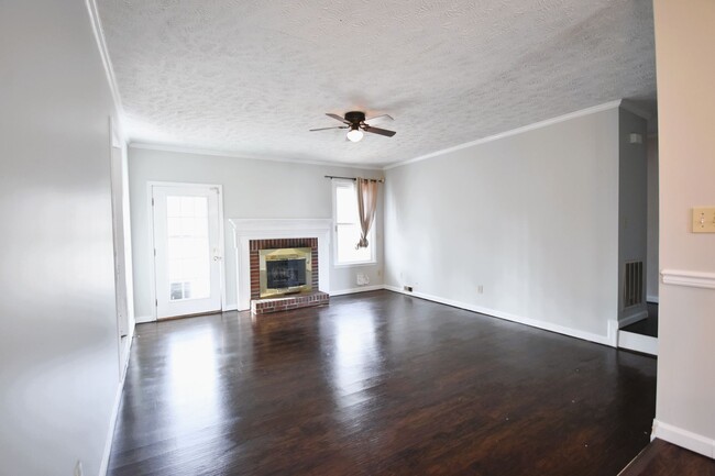 Building Photo - 3 Bedroom 2 Bath Home with Bonus room