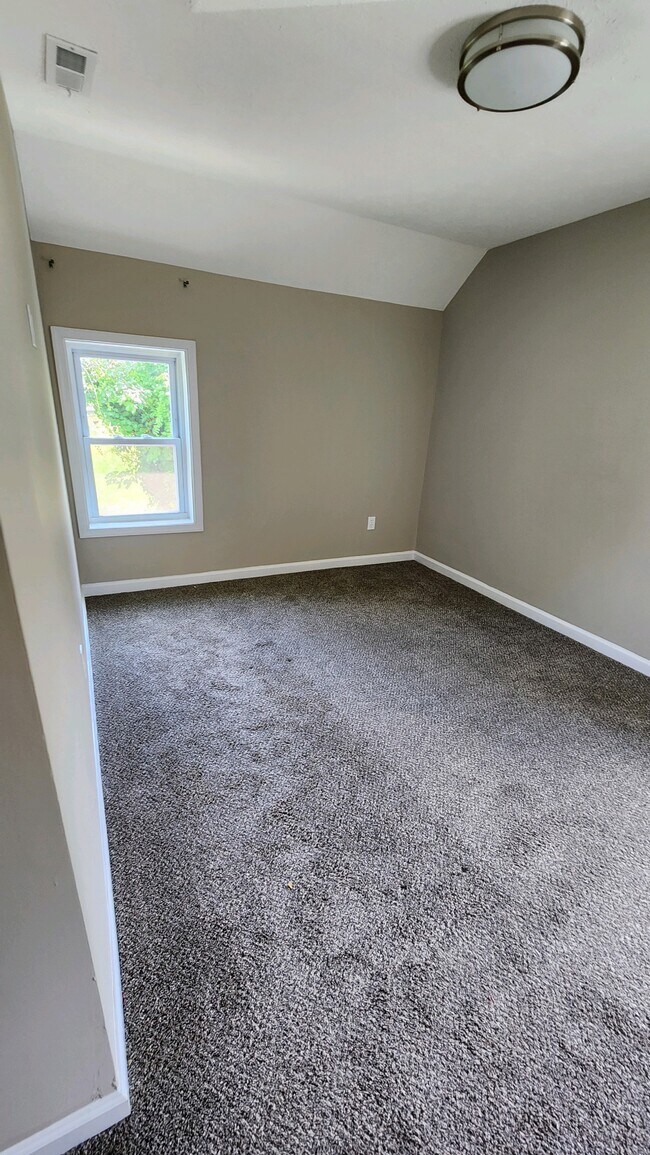 Dormitorio principal - 611 Hoppers Ln