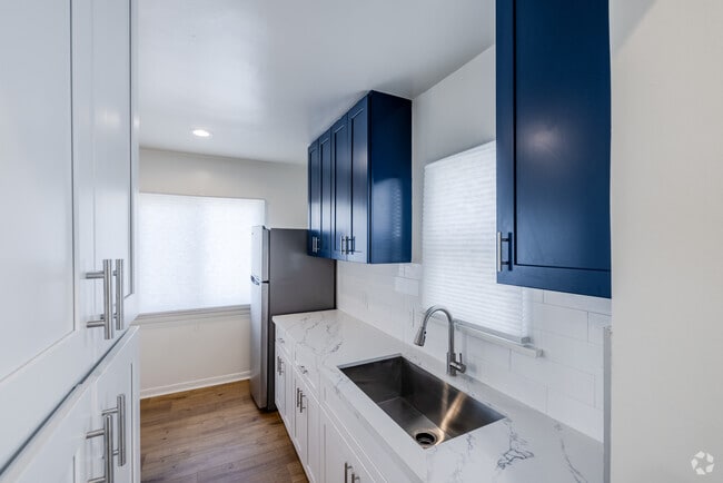 Building Photo - 436 Rosecrans Ave
