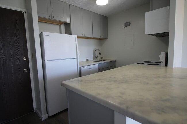 Building Photo - Beautifully upgraded 1 bedroom end unit!