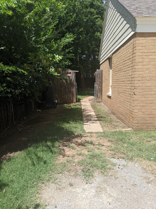 Walkway from parking space - 3715 Trellis Ct