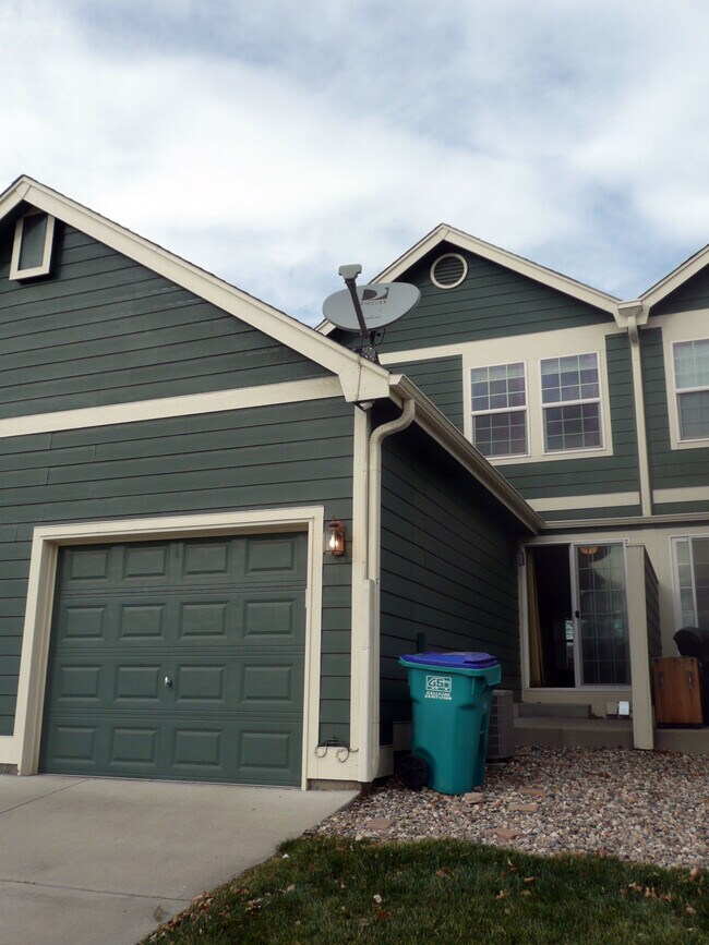 Building Photo - 833 Apex Dr