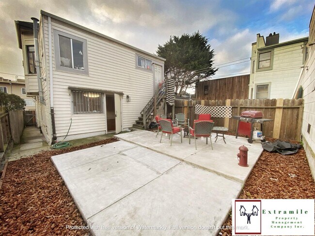 Building Photo - 1386 47th Ave