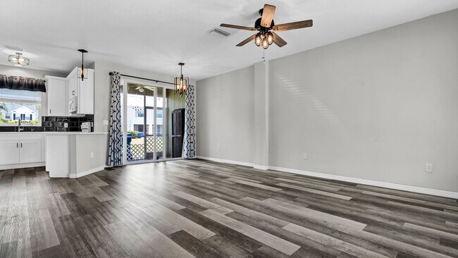 Building Photo - Charming Townhome in Serene Country Chase ...