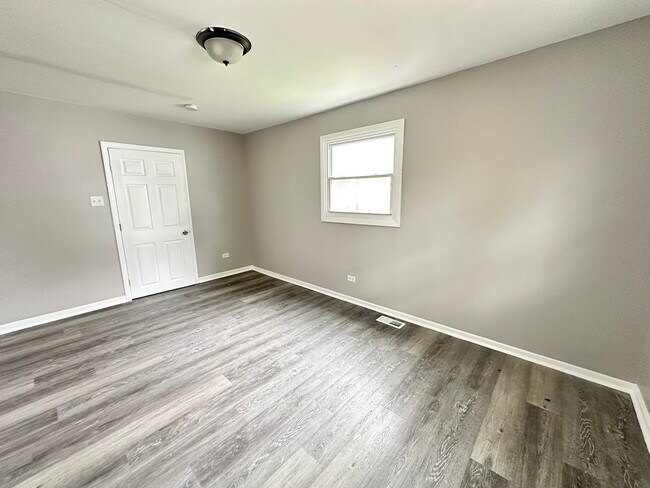 Foto del edificio - 1581 Kenilworth Dr