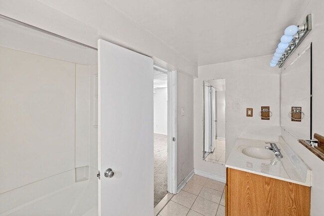 Photo - Rare Garage and Steps to Metro 4br  2ba Apartment