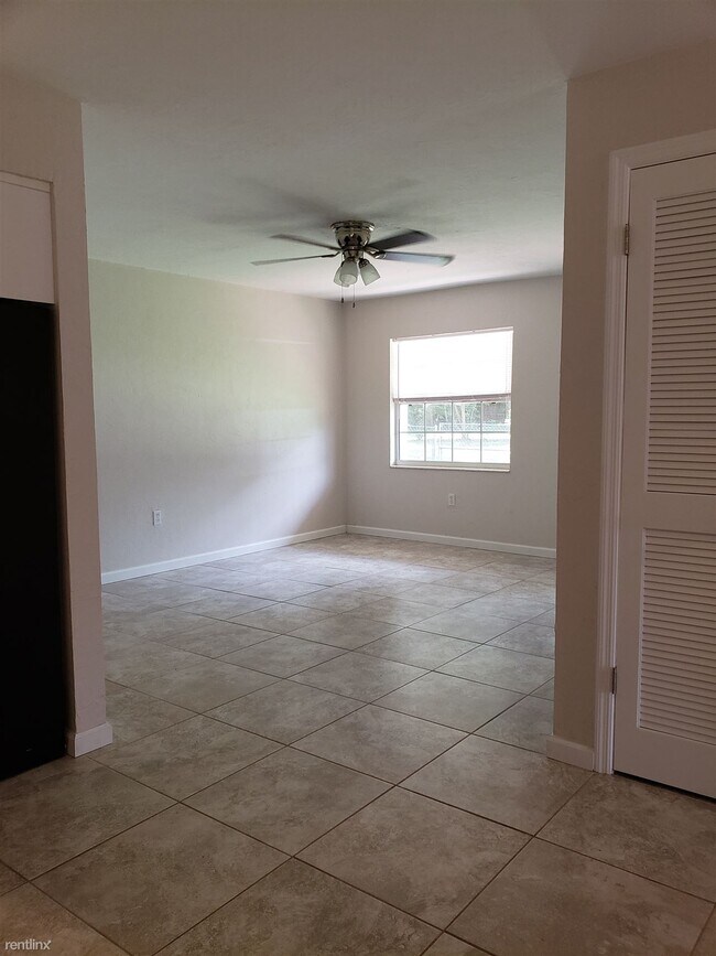Foto del edificio - 3 br, 1 bath House - 420 Southeast 4th Avenue
