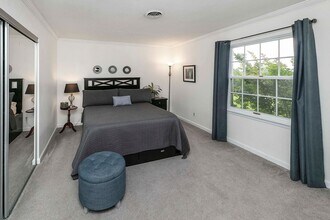 Building Photo - 5267 Fountainhead Ln