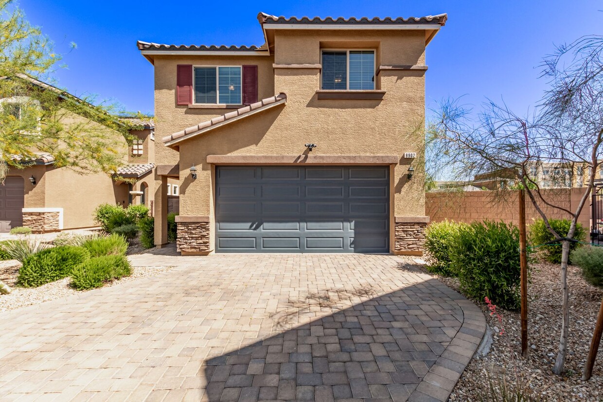 Foto principal - Gorgeous 4 bedroom home in Centennial Hills