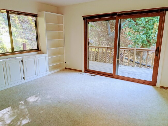 Foto del edificio - 85 Woodside Dr