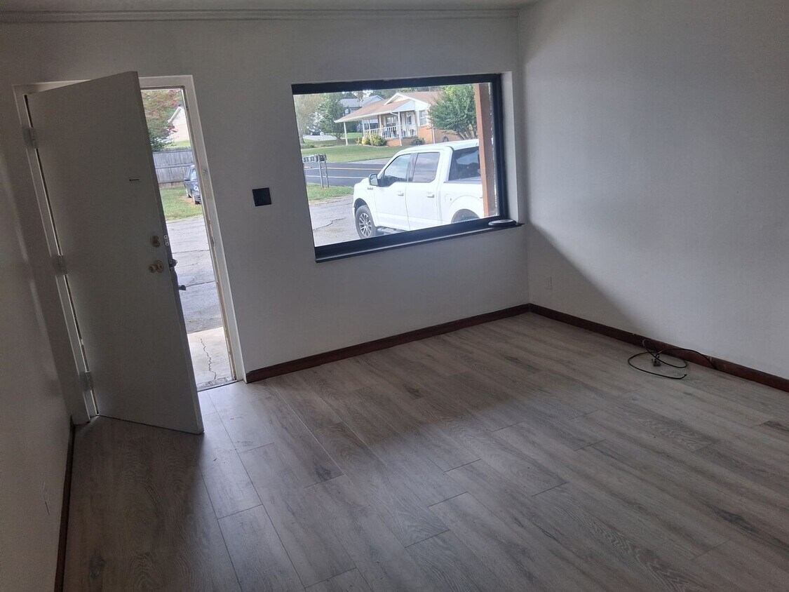 Foto principal - Maryville 2 bedroom 1 bath apartment, wate...
