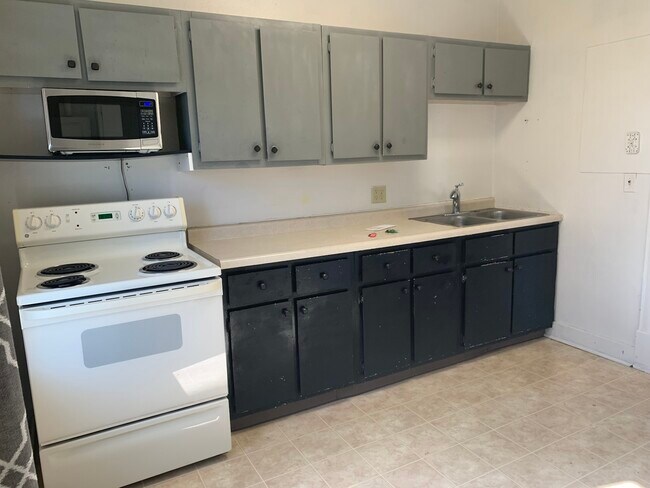Foto del edificio - 211 Pershing Avenue North, Unit 2 (Upper L...