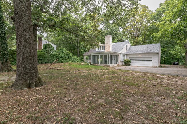 Building Photo - 1611 Lakeside Ave